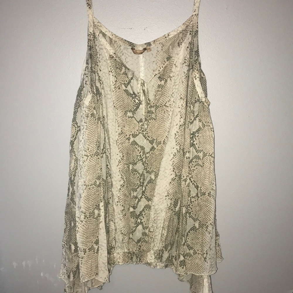 Lush cold shoulder long sleeve. S/M